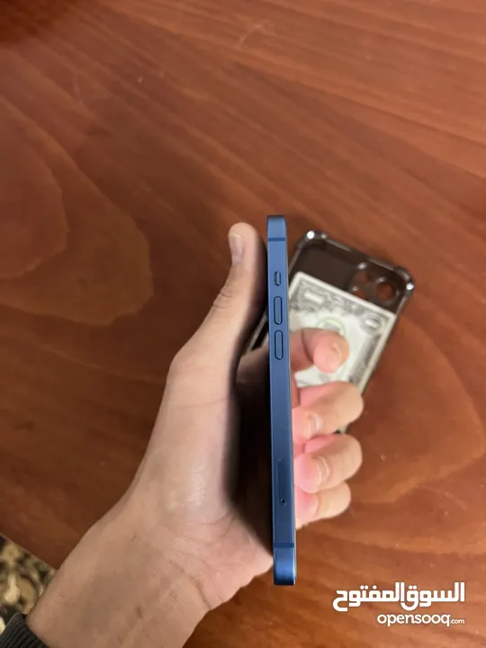 مستخدم iPhone 13