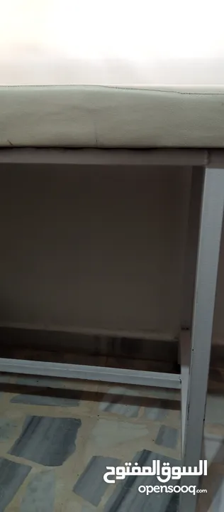 سرير مساج أو حجامة جلد لون ابيض ،،،،