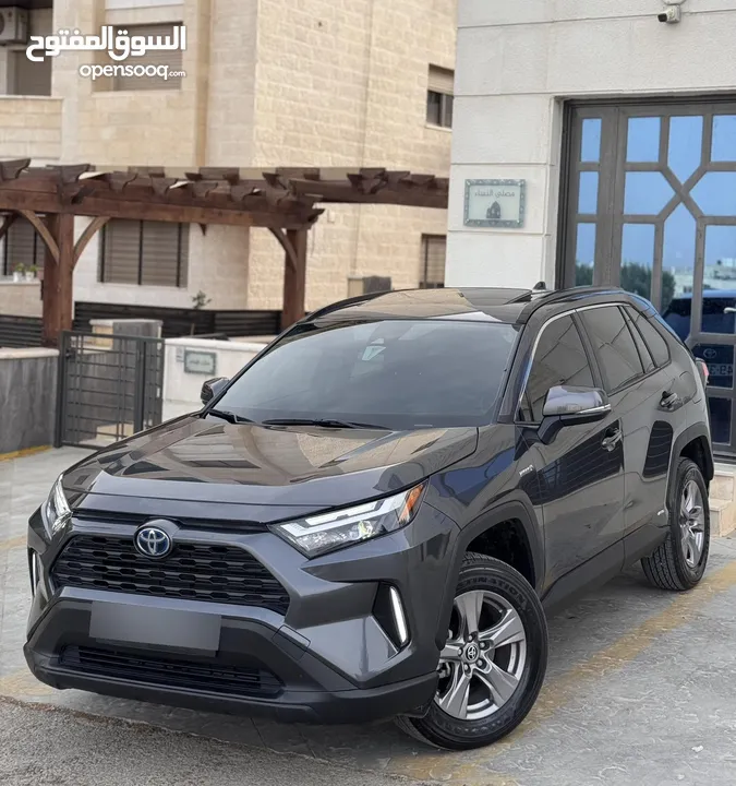 Toyota RAV4 XLE 2024