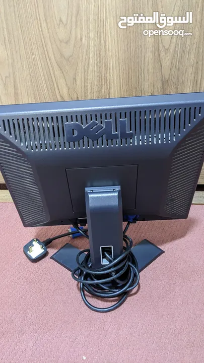 حاسوب مكتبي نوع DELL مع كامل اكسسواراته