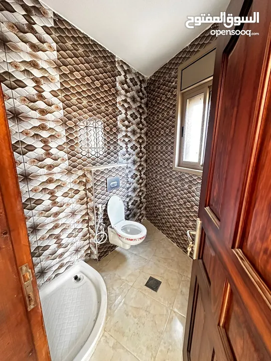 شقه للبيع الطيره بالقرب من مدرسه زياد ابو عين