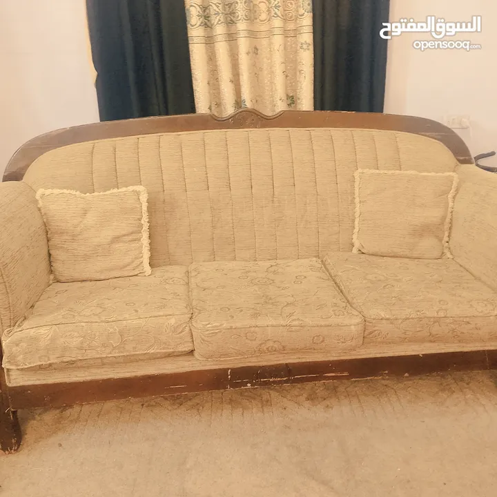 كنب 7 مقاعد لون بيج خشب زان مع مخدات كورنرات