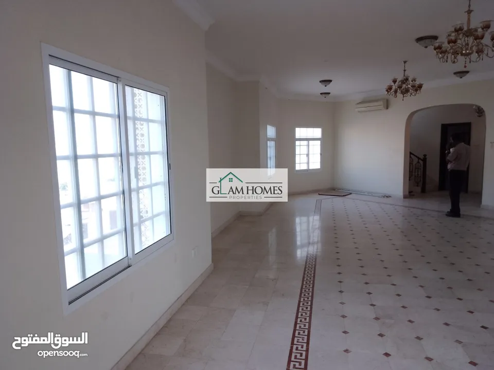 Spacious 4 BR villa for rent in Shatti Al Qurum Ref: 710J