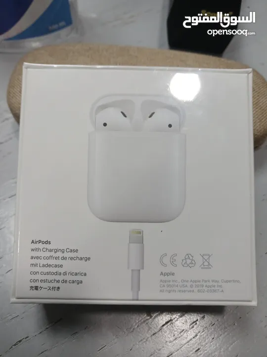 AirPods with Charging Case (2nd generation )