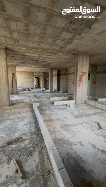 شقة عظم طابق ثالث