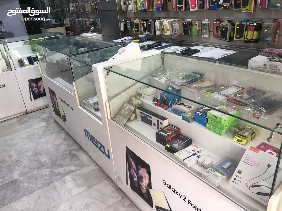 محل تجاري للبيع مجهز كامل موقع مميز ملاصق لمعرض شركة زين - شارع باب الواد - الوسط التجاري/ الزرقاء