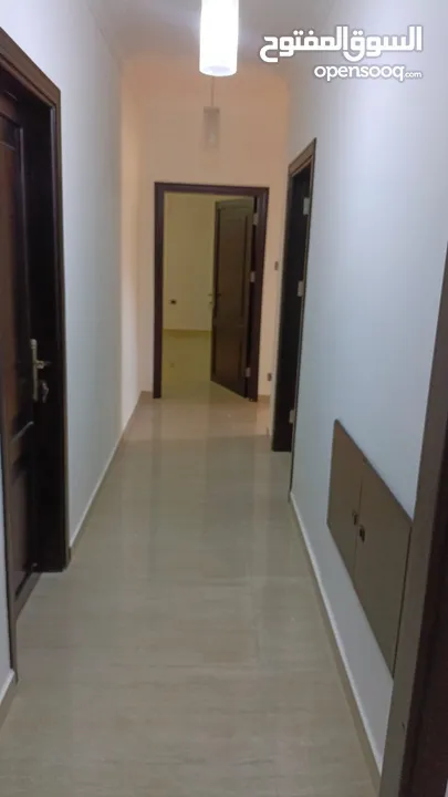 عرض حصرررري ـ ضاحيه النخيل ـ شقه فارغه للايجار لم تسكن بعد التجديد سوبر ديلوكس  190 متر +