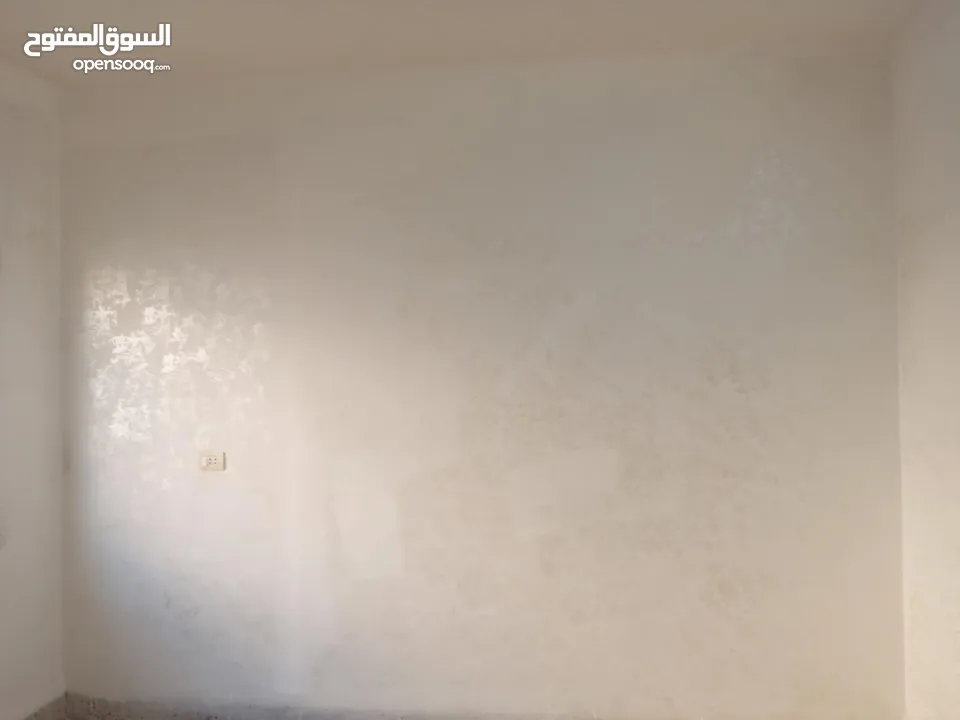شقة للبيع بسعر مغري حي الحسين