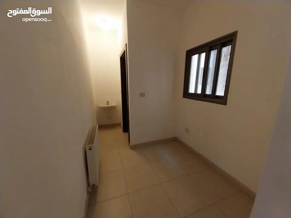 شقة غير مفروشة للإيجار ( Property 38970 ) سنوي فقط