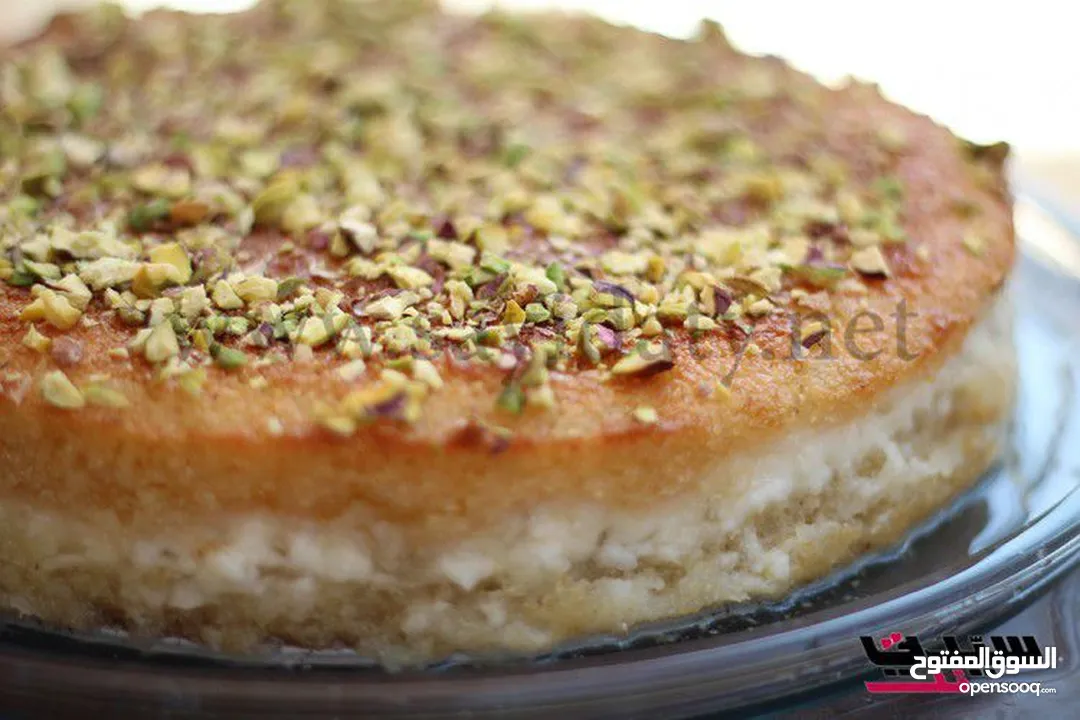 طعام منزلي لذيذ وحلويات مثل حلويات السينابون او الكيك او معجنات او معمول العيد وعرايس لذيذة جدا