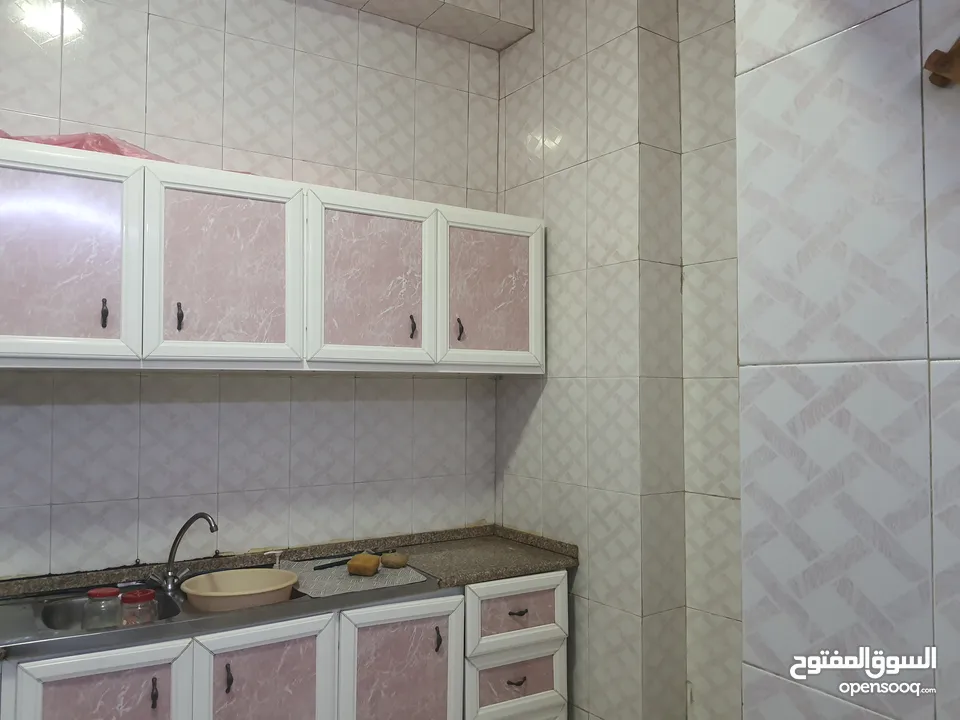 عمارة مكونه من طابقين وساحه خارجيه للبيع