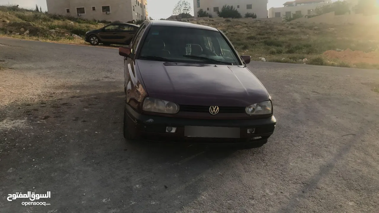 سيارة قولف mk3 للبيع أو البدل موديل 1992 موتور 1800سي سي فحص اثنين جيد خلفي بس أنا بياع خالي قص قلبا