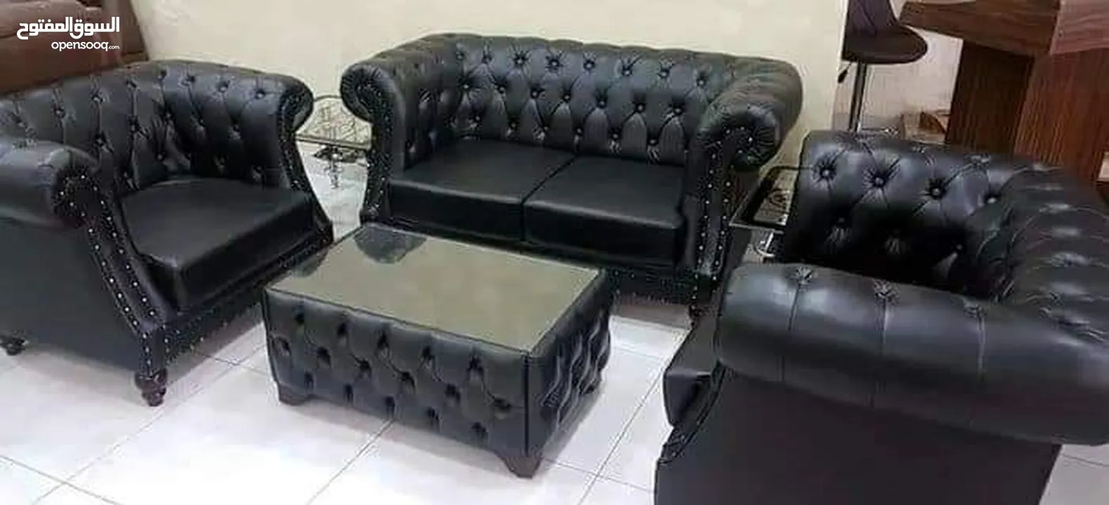 طقم كنب اربع مقاعد جلد فخم جدا مع امكانيه التحكم بالالوان