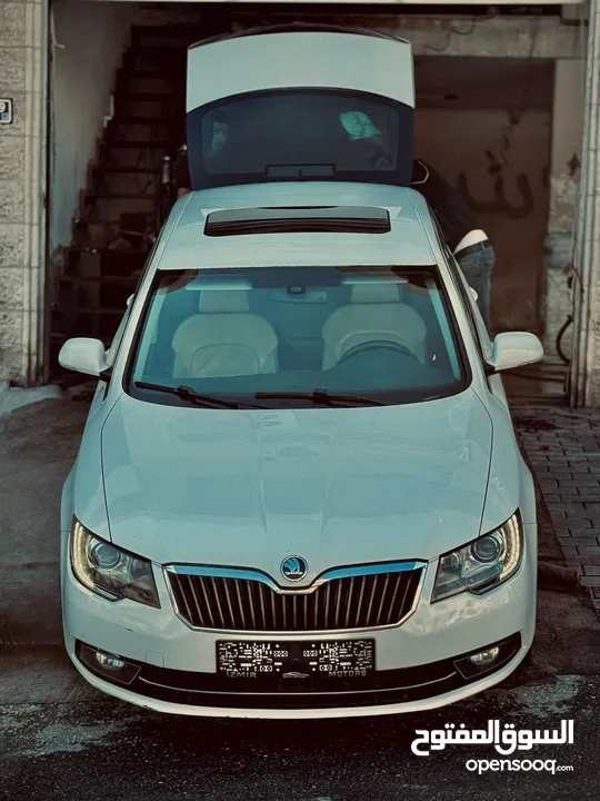 سكودا سوبيرب 2014 ديزل فل اضافات مع فتحة سقف على الكاش أو بدل