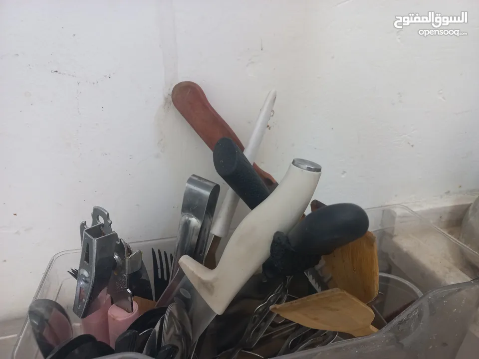 اغراض مطعم توست للبيع كامله