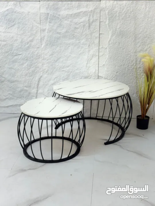 طاولات مودرن بتصميم عصري يخطف الأنظار باشكال متعدةة دائري ومربع سطح رخام فاخر ولمعة جذابة مع قاعدة