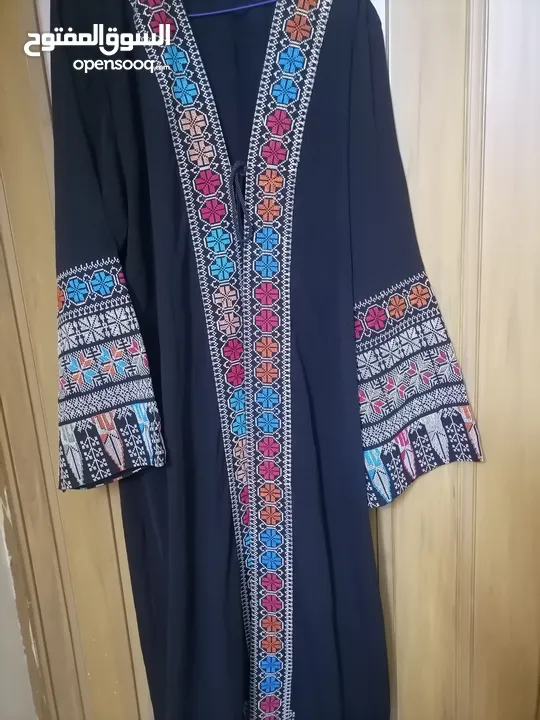 عبايه مطرزه لون اسود مقاس 2xl
