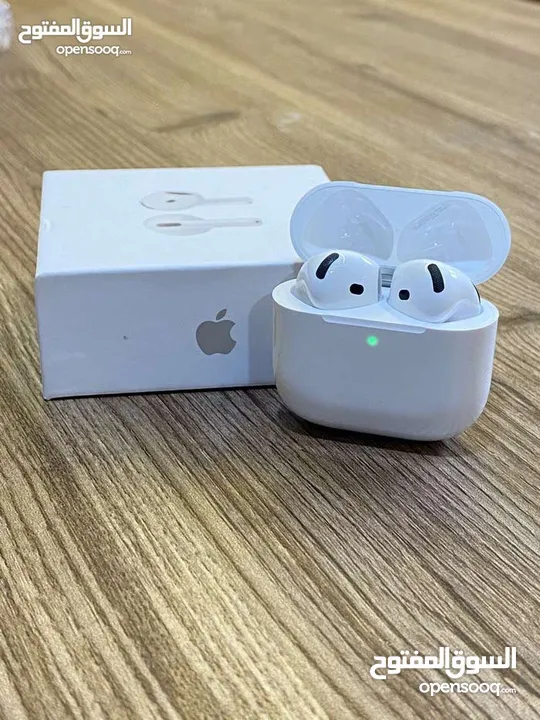 أختار الأصلي وريح راسك النسخة الأحدث والأقوى  بطارية تصل إلى 5ساعات من الأستخدام Apple AirPods 4 AN
