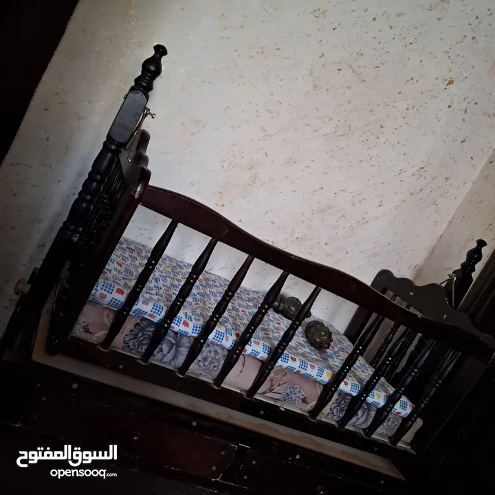 تخت بيبي للبيع