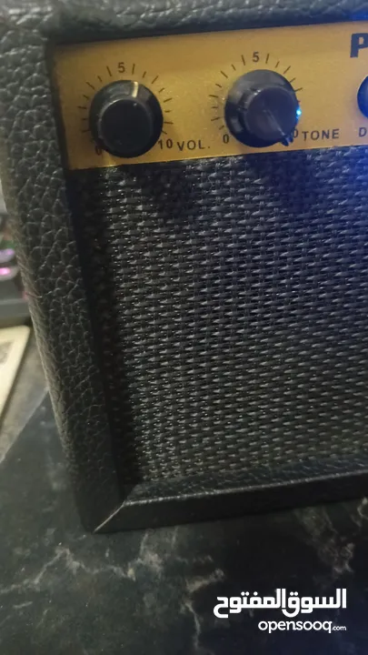 small traveling amplifier for guitar