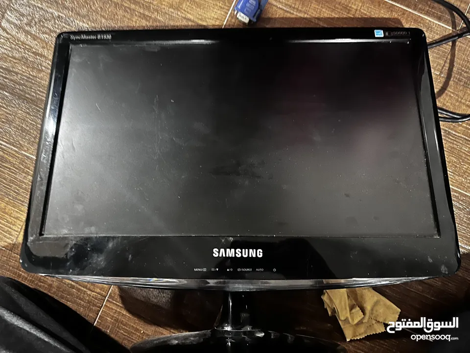 شاشاة  SAMSUNG B1930N 19 INCH مستعمل بحالة جديدة السعر قابل للتفاوض المزيد من المعلومات في الوصف