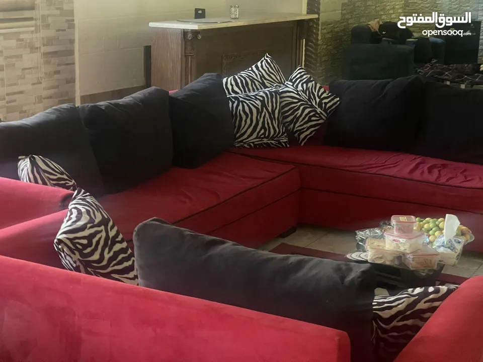 كورنرين مع سجاد للبيع مستعجل بداعي السفر