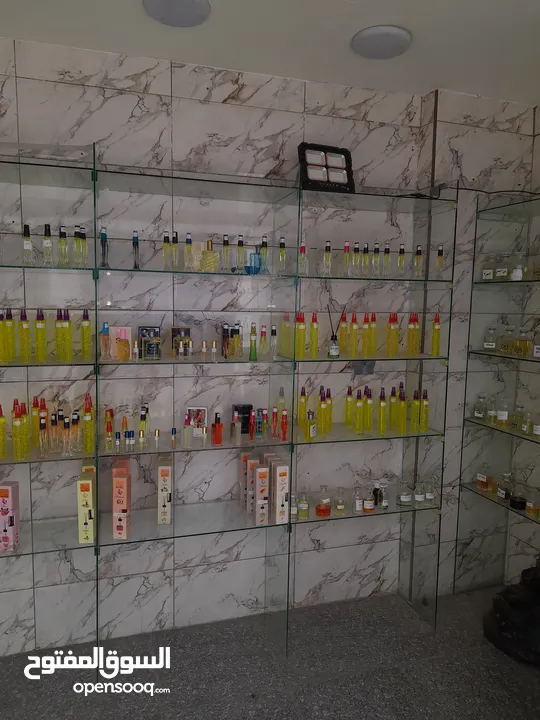 محل عطور للبيع