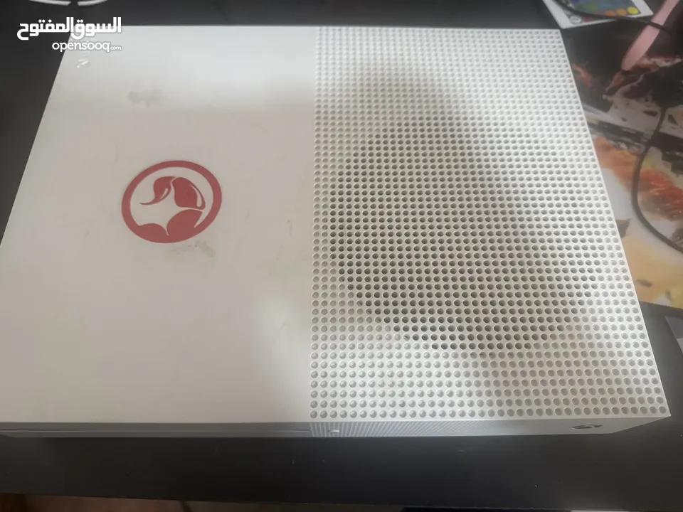 Xbox one s  مستعمل مع يد تحكم لا يوجد التوصيل الا لاماكن قريبة +مستعملة +اسلاكها