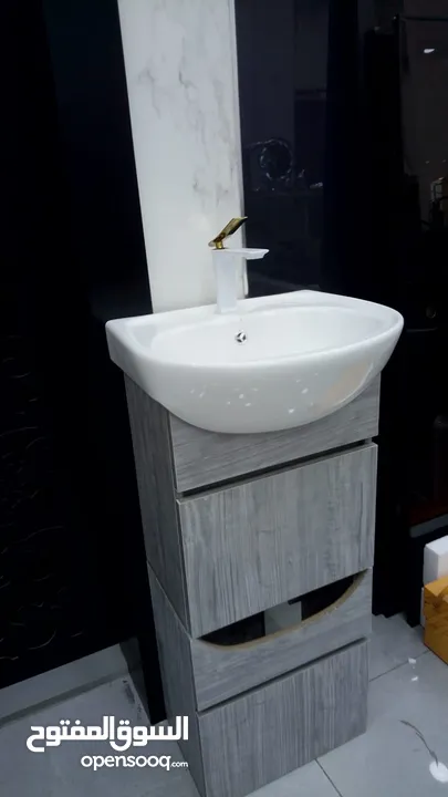 مغسلة مع خزانة ومرآة حمام