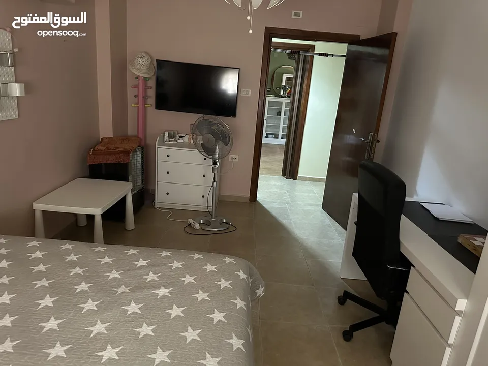 شقه مفروشه  سوبر ديلوكس واسعه واثاث جديد من افخم الانواع في منطقه هادءه جدا في الحي الجنوبي باربد