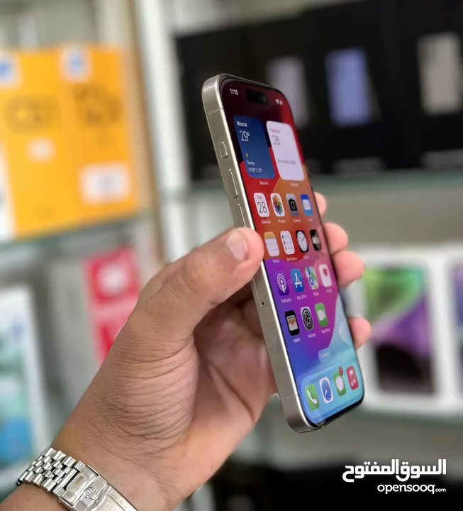 عرض خااص : iPhone 15 pro 256gb هواتف بحالة الوكالة مع ضمان و ملحقات بدون اي شموخ أو مشاكل و بأقل سعر