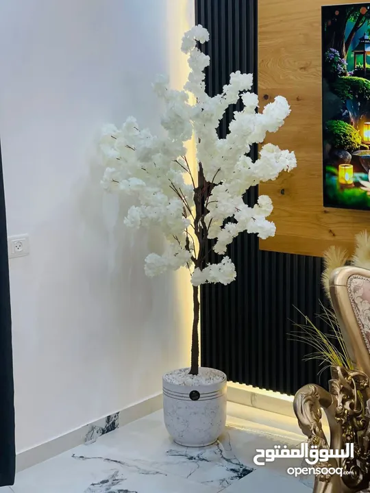 شجرة اللوز الاصطناعية
