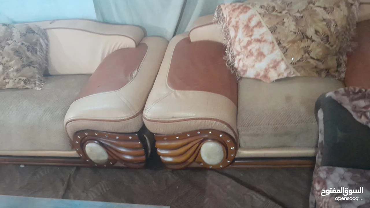 اثاث مستعمل مشكل وغرف نوم وكنب وخزائن وثلاجات ونثريات.وتخوت.وثريات