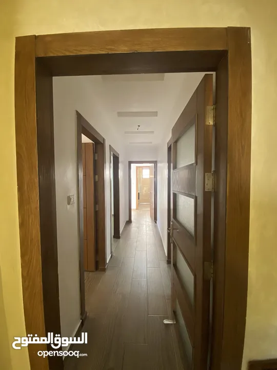 شقة مميزة 160 متر بجانب جامعة البتراء للبيع