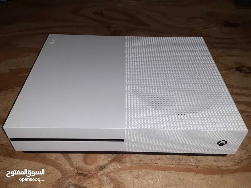 Xbox One S with two controllers