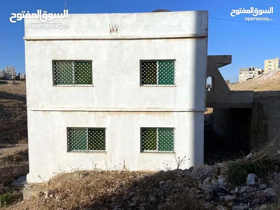 منزل مستقل في الهاشمي الشمالي مساحة الارض 500 متر شارع نعيم بن عبد الله  امتداد شارع فيلادلفيا