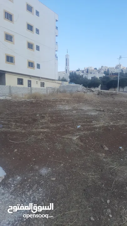 ارض للبيع في جاوا على شارع مادبا تقع على شارعين