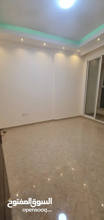 أجمل غرفتين وصالة Vip بدون فرش للإيجار السنوي في عجمان بالروضة3 ب42 ألف مع شهر مجاني