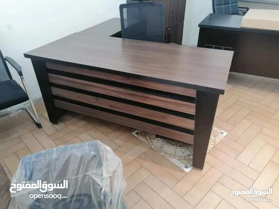 مكتب 140*70 مع جانبيه 80*40 وطاولة وسط تفصيل خشب مستورد بسعر المصنع