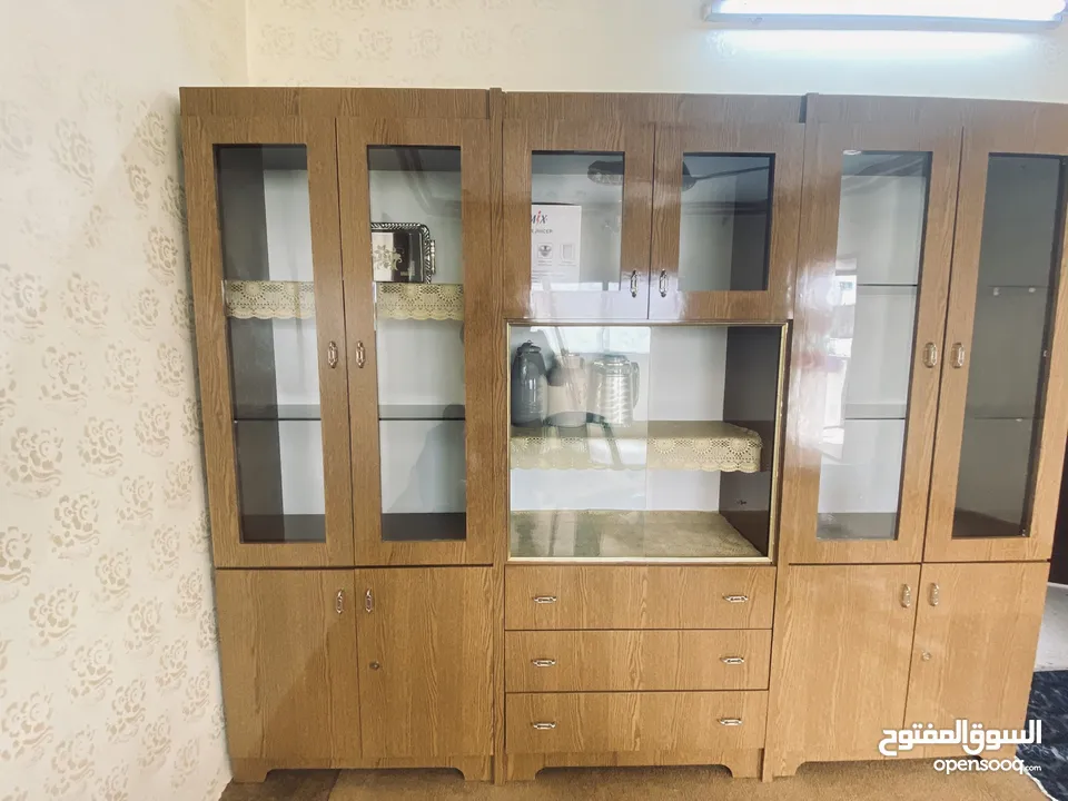 بوفيه لآتية فرومايكة حالة الوكالة للبيع 3 قطع  رقم الهاتف