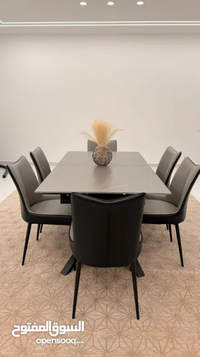 طاولة سفرة مودرن/ سيراميك كراسي جلد قوي وسميك