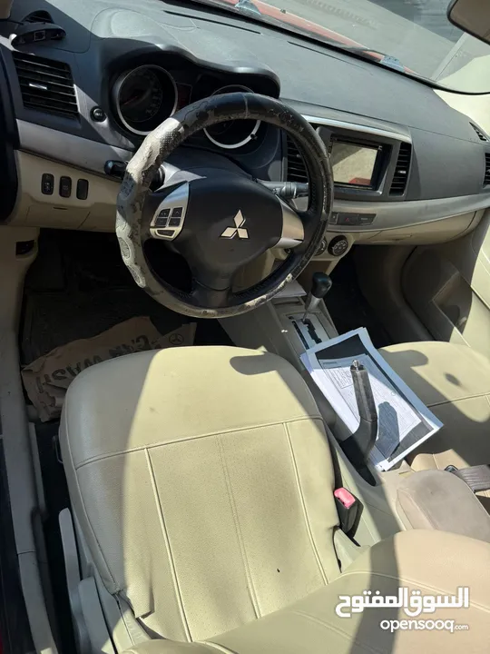 لانسر 2010.اصل خصوصي.بحاله ممتازه .فحص نضيف .اتماتيك .بنزين .رام لله او الخليل