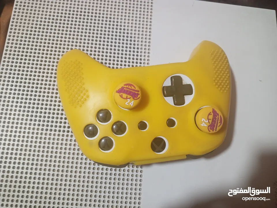 اكس بوكس ون اس للبيع