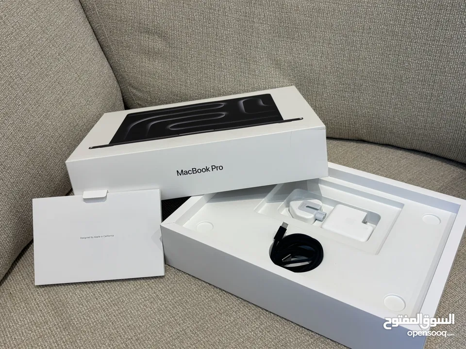 MacBook Pro 14 inch ( M4 1TB )