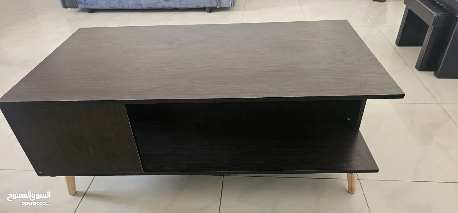 طاولة وسط مستعملة