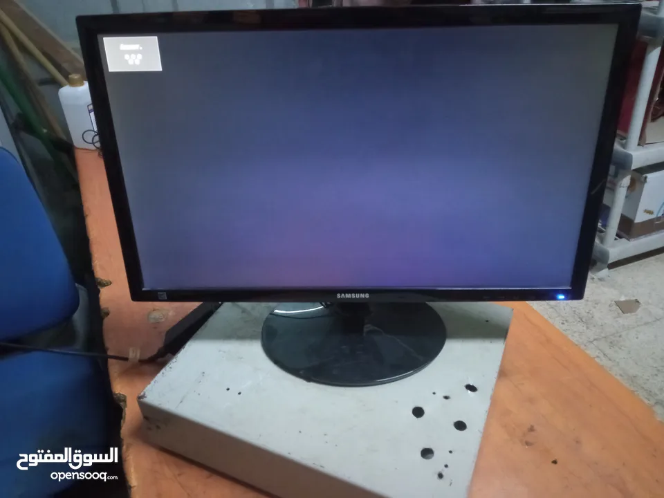 شاشة سامسونج 24 بوصة مع محولها شاشة كرتونة