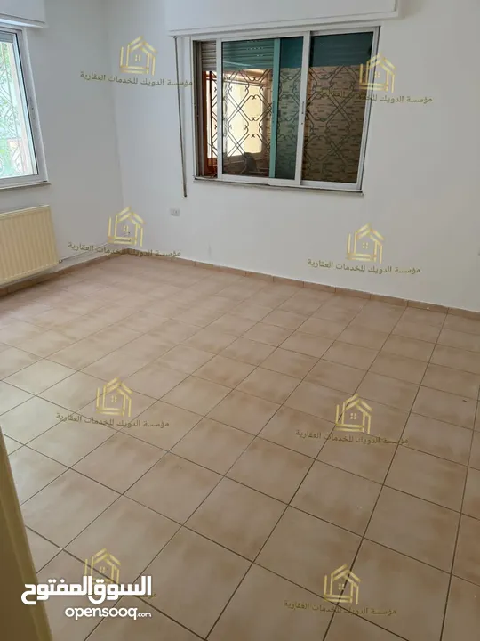 شقة فارغة - دير غبار - 3نوم 1ماستر - 230م - ارضي - حديقة - قرب الخدمات العامة