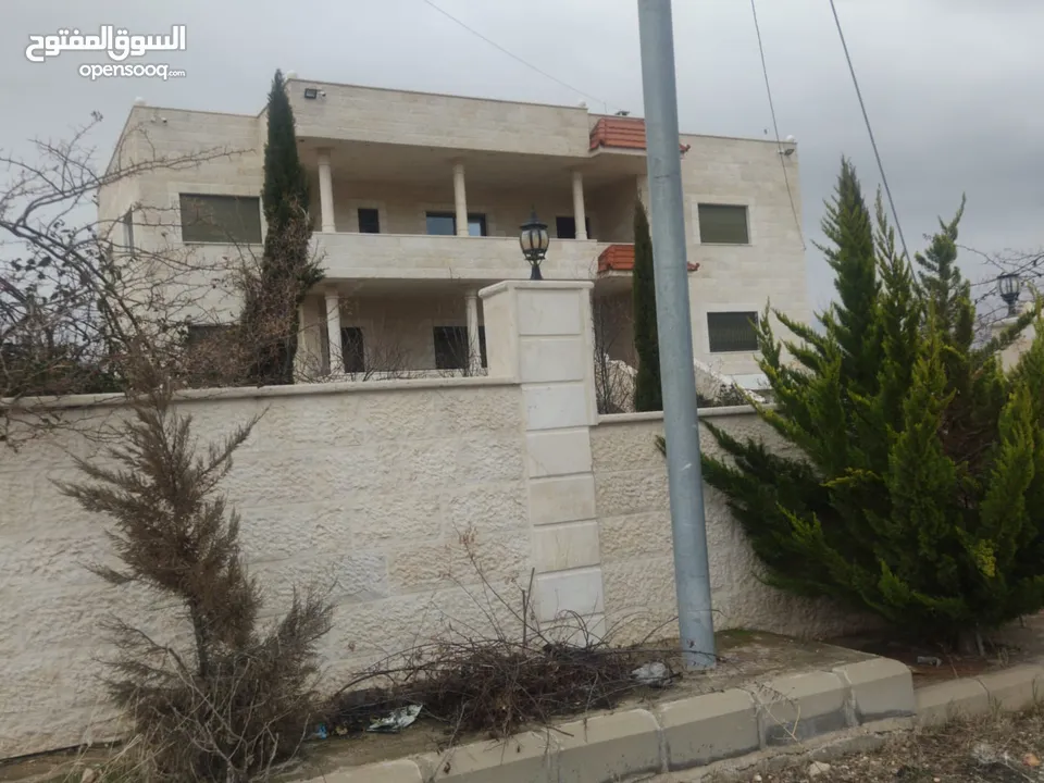 بيت مستقل  4 غرف نوم ماستر روم 4 واجهات حجر بلكونات صالات كراج خزان ماء تدفئه سور حديقه عزل اطلاله ح