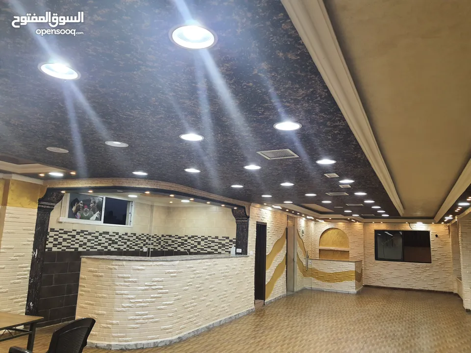 محل و معرض تجاري مميز للايجار وسط السوق التجاري