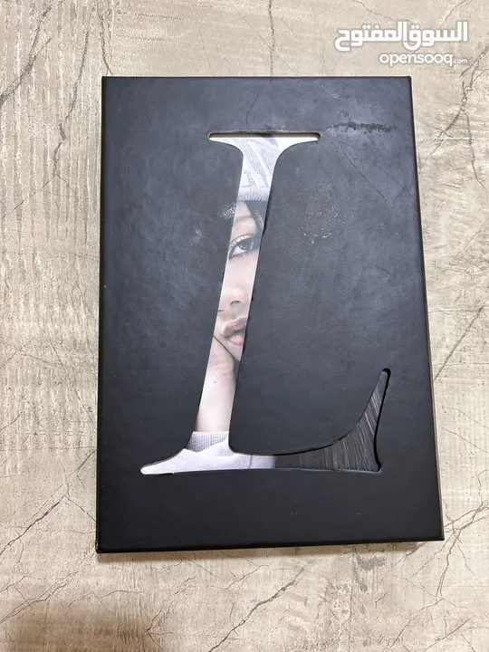 البوم بلاكبينك ليسا(LALISA) بحالة جديدة مع بوستر من جهتين وفوتوكارد اصلية  وبوستكارد وphoto book